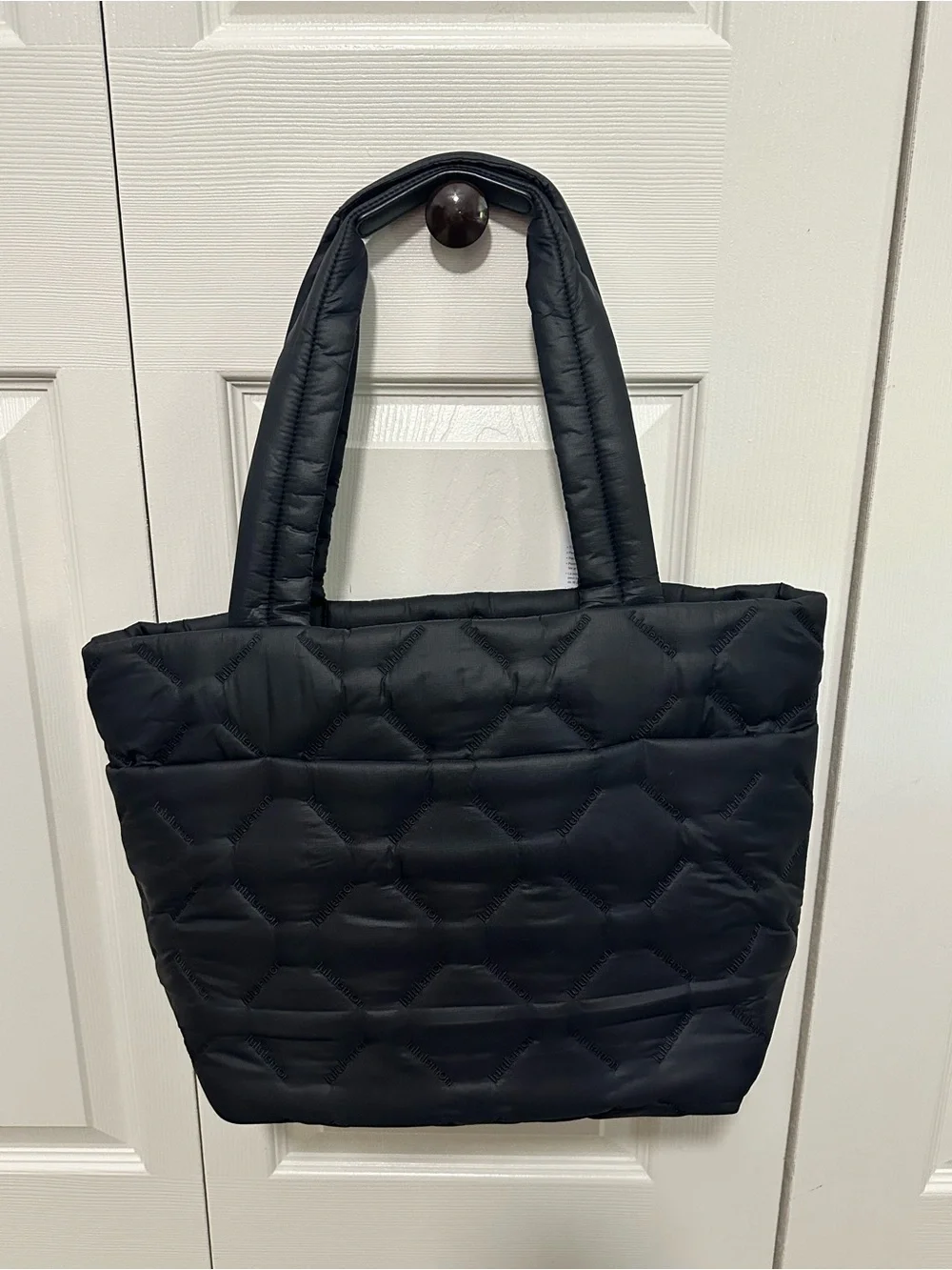 Lululemon Quilty Pleasures Tote Bag Medium 12L - Black NWT RARE! - Picture 2 of 12